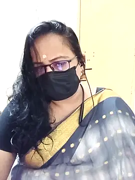 Snapshot of monisha_cam chatting on April 2026 12:10:01 PM monisha cam online show from April 2026 12:10:01 PM