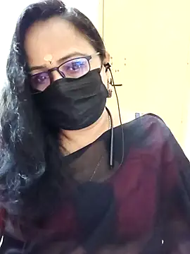 Snapshot of monisha_cam chatting on April 2026 06:04:02 PM monisha cam online show from April 2026 06:04:02 PM