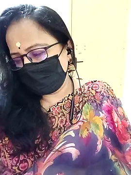 Snapshot of monisha_cam chatting on April 2026 07:06:02 PM monisha cam online show from April 2026 07:06:02 PM