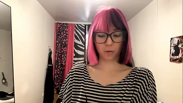 Snapshot of WifeAileen chatting on April 2026 06:36:01 AM WifeAileen online show from April 2026 06:36:01 AM