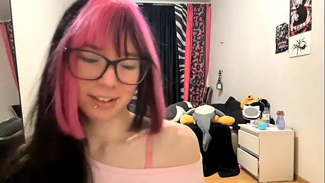 Snapshot of WifeAileen chatting on April 2026 06:51:01 AM WifeAileen online show from April 2026 06:51:01 AM