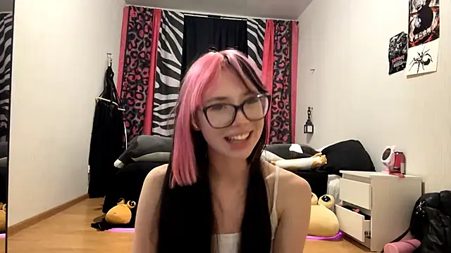 Snapshot of WifeAileen chatting on May 2026 06:24:02 PM WifeAileen online show from May 2026 06:24:02 PM