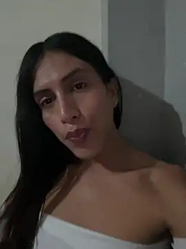 Snapshot of luna_duque chatting on June 2026 07:23:01 PM luna duque online show from June 2026 07:23:01 PM