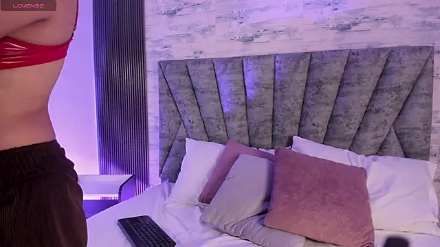 Snapshot of Shashadeluxe chatting on April 2026 03:04:02 AM Shashadeluxe online show from April 2026 03:04:02 AM