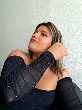 Mia 80 online show from April 2026 07:14:01 PM