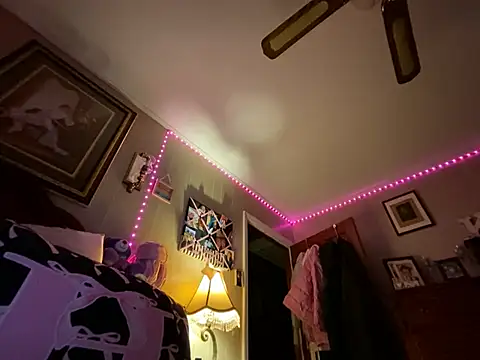 HollyBurst online show from April 2026 02:33:01 AM