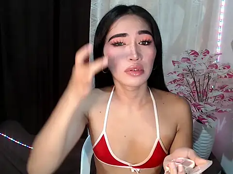 Snapshot of urasiankylie chatting on July 2026 04:33:02 PM urasiankylie online show from July 2026 04:33:02 PM