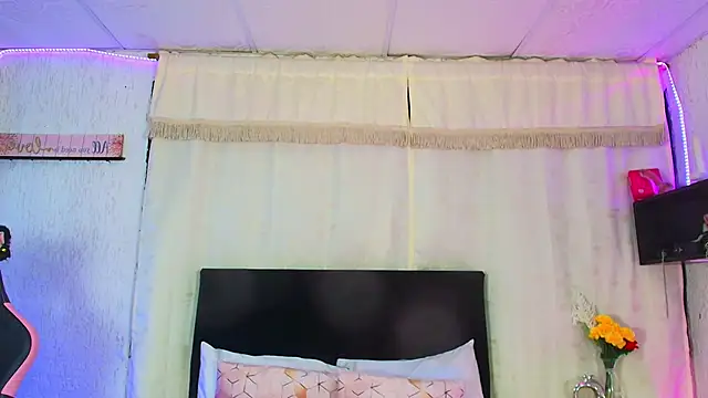 Snapshot of molly_bick chatting on June 2026 06:49:01 AM molly bick online show from June 2026 06:49:01 AM