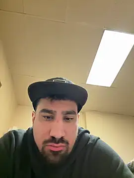 Snapshot of daddyking1013 chatting on April 2026 04:11:01 AM daddyking1013 online show from April 2026 04:11:01 AM