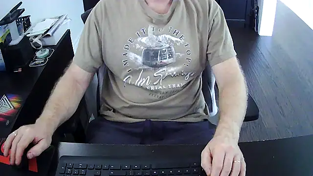 Snapshot of Shalun2000 chatting on May 2026 01:07:02 PM Shalun2000 online show from May 2026 01:07:02 PM