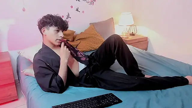Snapshot of Alazbel8 chatting on June 2026 08:28:01 PM Alazbel8 online show from June 2026 08:28:01 PM