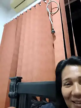 Snapshot of FuegolatinaX chatting on April 2026 05:38:01 AM FuegolatinaX online show from April 2026 05:38:01 AM