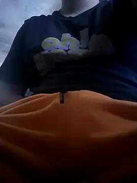 tobiasraimundo1 online show from April 2026 05:32:02 PM