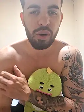 Snapshot of leoxxxgato chatting on April 2026 09:42:01 PM leoxxxgato online show from April 2026 09:42:01 PM