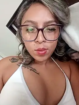 AuraDivine online show from April 2026 07:22:01 PM