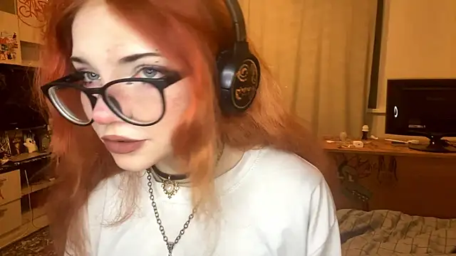 Snapshot of RedHeadCat chatting on May 2026 10:28:01 PM RedHeadCat online show from May 2026 10:28:01 PM