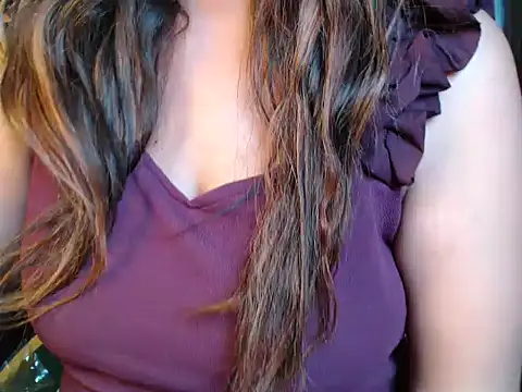 Snapshot of Kiarax1 chatting on May 2026 02:02:02 PM Kiarax1 online show from May 2026 02:02:02 PM