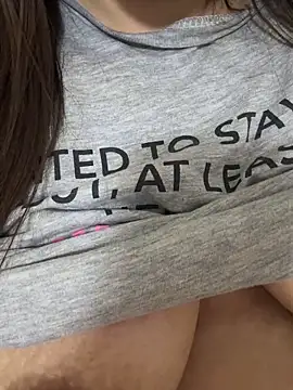 Snapshot of Sousou-33 chatting on April 2026 11:46:02 PM Sousou-33 online show from April 2026 11:46:02 PM