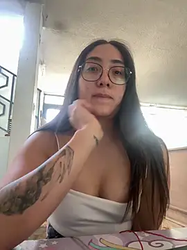 Snapshot of vampiralatina chatting on May 2026 05:20:01 PM vampiralatina online show from May 2026 05:20:01 PM