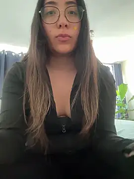 Snapshot of vampiralatina chatting on May 2026 05:41:01 PM vampiralatina online show from May 2026 05:41:01 PM