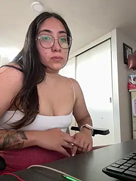 Snapshot of vampiralatina chatting on May 2026 05:41:02 PM vampiralatina online show from May 2026 05:41:02 PM