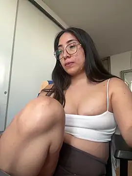 Snapshot of vampiralatina chatting on May 2026 10:52:02 PM vampiralatina online show from May 2026 10:52:02 PM