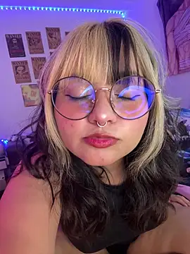 Snapshot of ZoeyDoll_ chatting on April 2026 08:59:02 PM ZoeyDoll online show from April 2026 08:59:02 PM