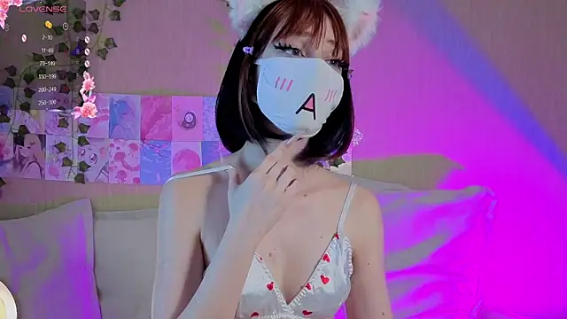 LunaNyanmi online show from April 2026 09:23:02 AM