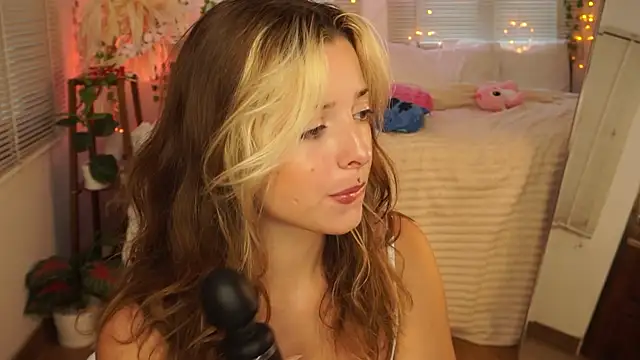 Snapshot of LoraDollie chatting on July 2026 04:20:01 AM LoraDollie online show from July 2026 04:20:01 AM