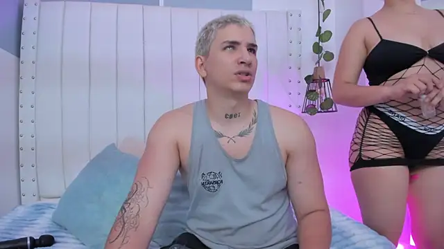 Snapshot of sebas_and_vanessa chatting on April 2026 07:19:02 PM sebas and vanessa online show from April 2026 07:19:02 PM