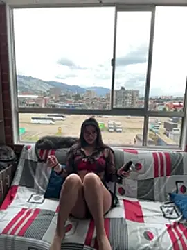 Pocajontas25 online show from April 2026 04:45:02 PM