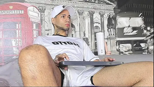 Snapshot of Daniel_huge22 chatting on April 2026 01:05:02 PM Daniel huge22 online show from April 2026 01:05:02 PM