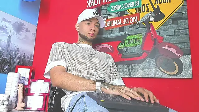 Snapshot of Daniel_huge22 chatting on April 2026 01:52:02 PM Daniel huge22 online show from April 2026 01:52:02 PM