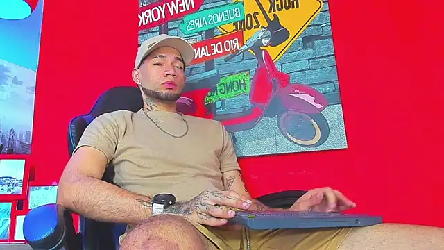 Snapshot of Daniel_huge22 chatting on May 2026 01:41:01 PM Daniel huge22 online show from May 2026 01:41:01 PM