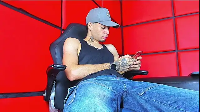 Snapshot of Daniel_huge22 chatting on May 2026 01:52:02 PM Daniel huge22 online show from May 2026 01:52:02 PM