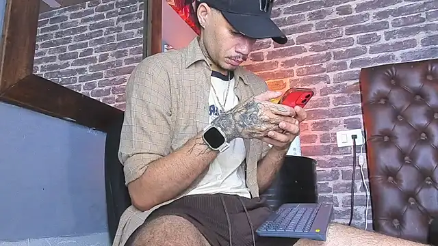 Snapshot of Daniel_huge22 chatting on June 2026 02:43:02 PM Daniel huge22 online show from June 2026 02:43:02 PM
