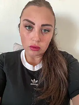 Snapshot of Shelly123Barrel chatting on April 2026 11:32:01 AM Shelly123Barrel online show from April 2026 11:32:01 AM