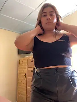 Snapshot of _BellaSmith_ chatting on June 2026 08:22:02 PM BellaSmith online show from June 2026 08:22:02 PM
