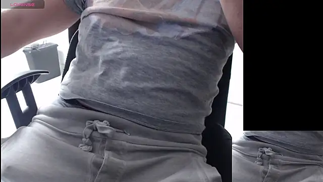 RoyXxx7 online show from April 2026 01:50:02 PM