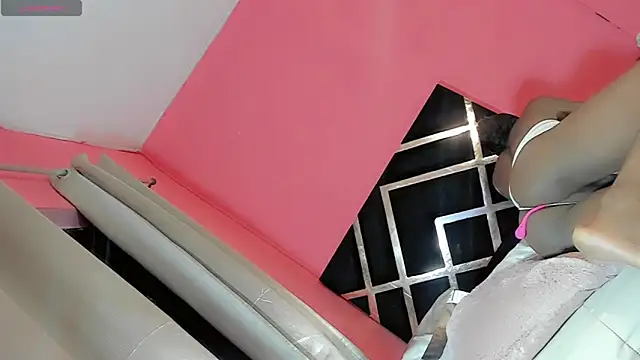 liyenpain01  online show from April 2026 07:45:01 AM