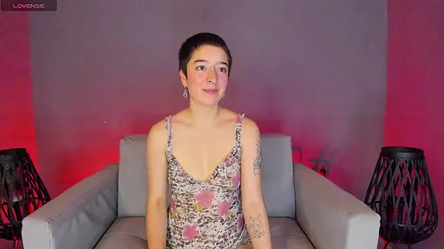 Snapshot of Atheena__ chatting on April 2026 01:17:02 PM Atheena online show from April 2026 01:17:02 PM