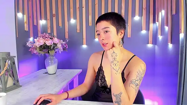 Snapshot of Atheena__ chatting on April 2026 01:06:02 PM Atheena online show from April 2026 01:06:02 PM