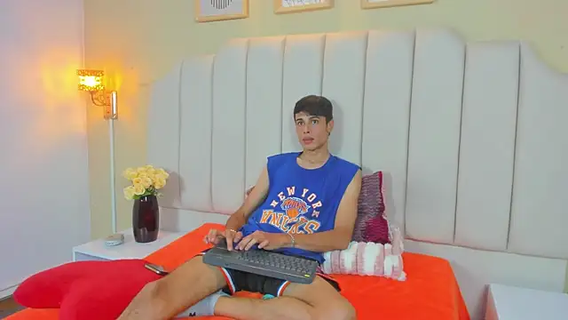 thomas dikey online show from April 2026 09:52:01 PM