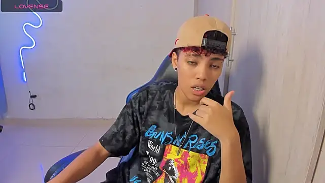 axel luxxx online show from April 2026 07:58:02 PM