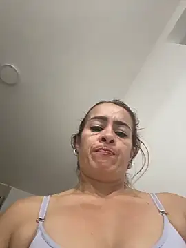 Natigoonzalez online show from May 2026 01:25:02 AM