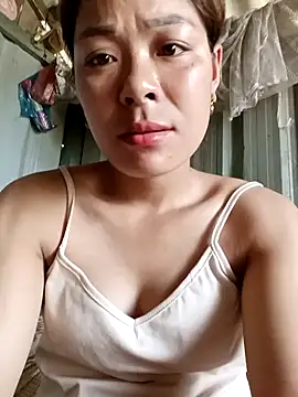 Snapshot of mia0033 chatting on April 2026 08:31:02 AM mia0033 online show from April 2026 08:31:02 AM