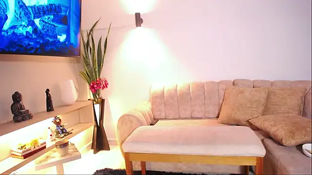 Snapshot of Honey_luxury_cute chatting on April 2026 01:07:01 AM Honey luxury cute online show from April 2026 01:07:01 AM