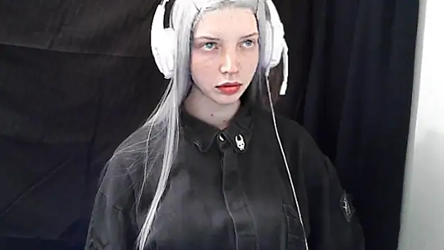 Snapshot of Crimson_Lady chatting on May 2026 06:04:02 PM Crimson Lady online show from May 2026 06:04:02 PM