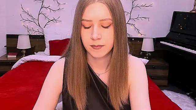 Snapshot of cheeky_chick chatting on April 2026 01:17:02 PM cheeky chick online show from April 2026 01:17:02 PM