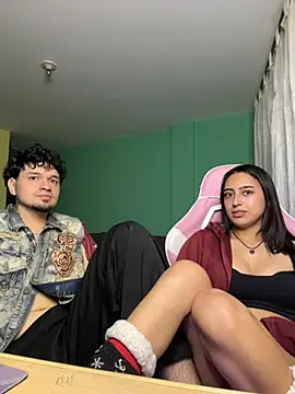 hotlatinocouple   online show from May 2026 11:45:02 PM